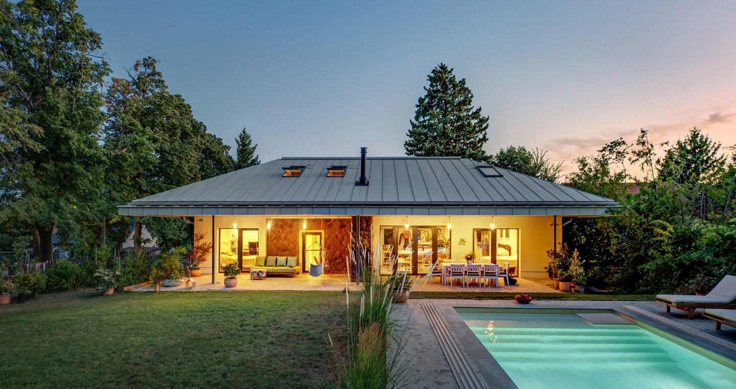 300-balatonakarattya-haz-ga