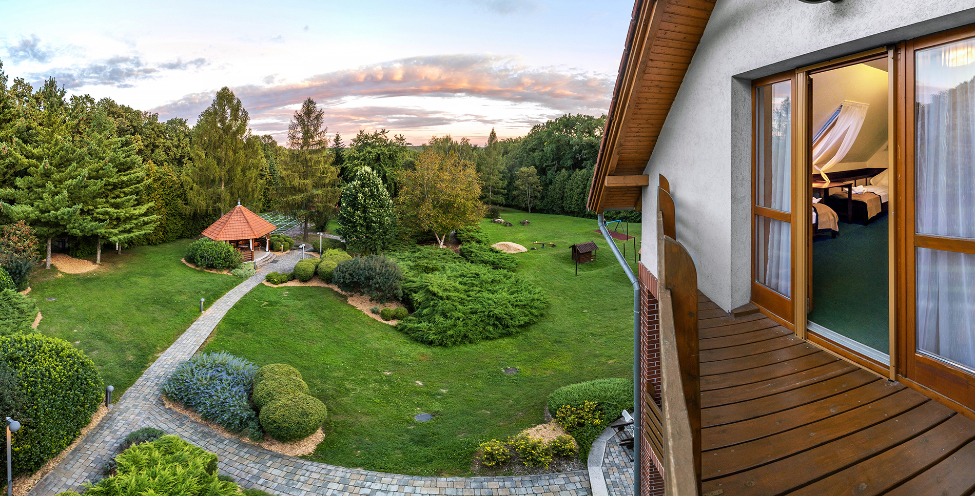 Kardosfa-udvar-kilatas-vb-GA