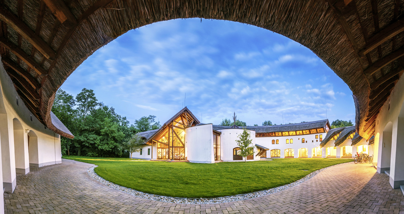 sarrod-kocsagvar-udvar-panorama-ga